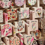 آینه آرایشی فانتزی طرح ویکتوریا | ماه تیکا سایت لوازم آرایشی عمده