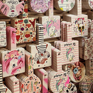 آینه آرایشی فانتزی طرح ویکتوریا | ماه تیکا سایت لوازم آرایشی عمده